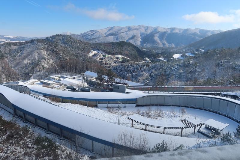 ▲ 2024 강원 동계청소년올림픽에서 봅슬레이, 스켈레톤, 루지 경기가 열리는 강원 평창군 평창 알펜시아 슬라이딩센터 전경. Alpensia Sliding Centre in Pyeongchang-gun County, Gangwon-do Province, will host bobsledding, skeleton, and luge at the 2024 Gangwon Winter Youth Olympics.