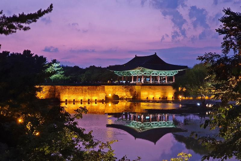 ▲ 문화체육관광부가 지난 13일 발표한 ‘2023 한국 관광의 별’ 올해의 관광지로 선정된 경북 경주시 동궁과 월지 야경. The Ministry of Culture, Sports and Tourism on Dec. 13 released its list of this year's "Korean Tourism Star" awards. Shown is a night view of Donggung Palace and the artificial Wolji Pond in Gyeongju, Gyeongsangbuk-do Province. (Gyeongju City Hall - 경주시)