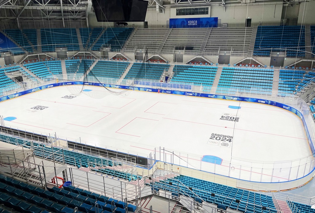 ▲ 2024 강원 동계청소년올림픽대회 아이스하키 경기가 열리는 강릉 하키센터. This is Gangneung Hockey Centre, the venue for ice hockey at Gangwon 2024.