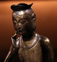 ▲ '사유의 방' 오른쪽에 있는 반가사유상의 모습 The pensive Bodhisattva statue on the right side of the Room of Quiet Contemplation