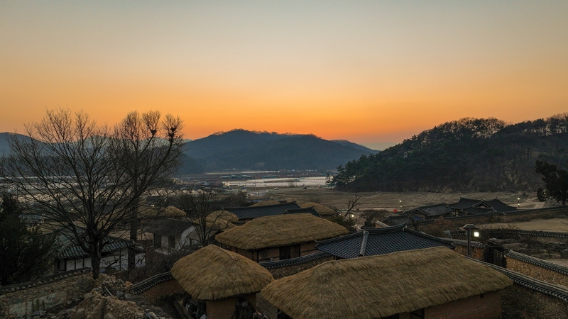 ▲ 2024년 ‘야간관광 특화도시’로 선정된 경상북도 성주군 한개마을의 모습. Hangae Village is located in Seongju-gun County, Gyeongsangbuk-do Province, one of this year's selections as a specialized city for night tourism.