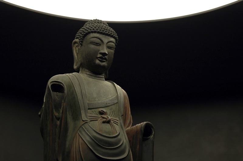 ▲ '약사여래'는 통일신라시대 800년 전후 경에 제작한 것으로 알려져 있으며 국보로 지정돼 있다. This National Treasure-designated Medicine Buddha statue is believed to have been made around 800 A.D.