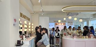 K-뷰티 체험 가능한 ‘뷰티플레이’ 홍대 – Pop-up store gives foreign tourists diverse beauty experience K-뷰티 체험 가능한 ‘뷰티플레이’ 홍대 - Pop-up store gives foreign tourists diverse beauty experience