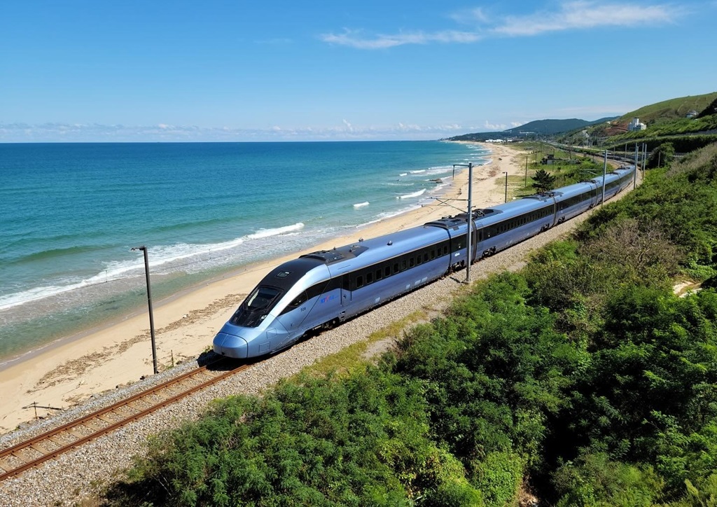 내달부터 인구감소지역 여행 땐 '열차 반값' - Half-price train fares to woo visitors to endangered regions