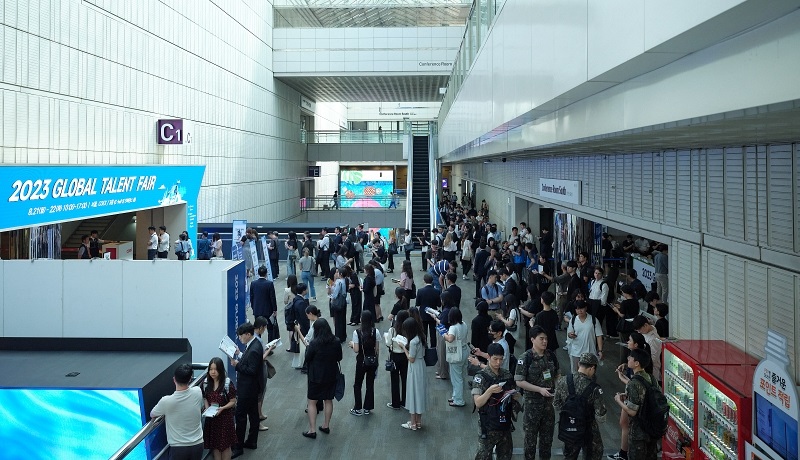 '글로벌 탤런트 페어'…421개사 글로벌 인재 찾는다 - 421 businesses seek global talent at nation's biggest job fair