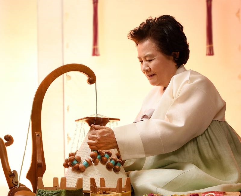 ‘시간을 잇는 손길’···전승취약 무형유산 내달 덕수궁서 전시 - Palace to exhibit endangered intangible cultural heritage