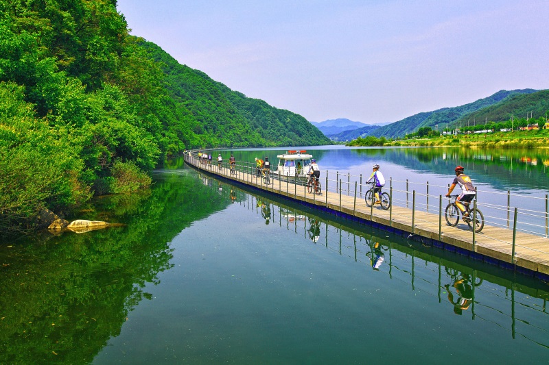 ▲ 비무장지대(DMZ) 평화의 길. DMZ (Demilitarized Zone) Peace Trail