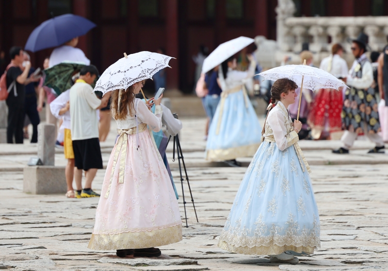 9월 외국인 관광객 146만 명···코로나 이전 회복 - No. of int'l tourists in September exceeds pre-COVID-19 figure