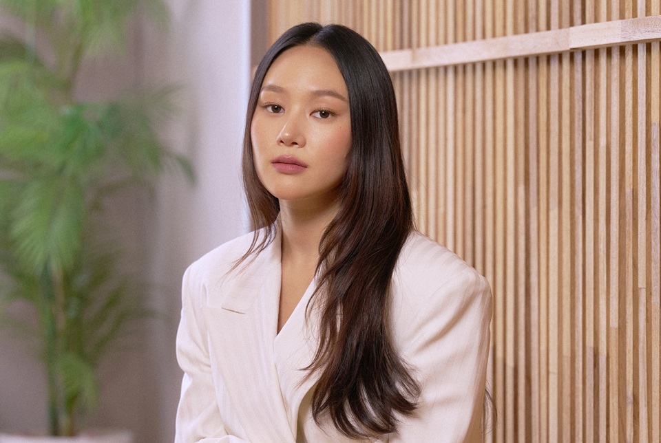 ▲ 넷플릭스 오리지널 간판 시리즈 '브리저튼' 시즌4 주연 하예린이 4일 서울 중구 커뮤니티하우스 마실에서 열린 내한 기자간담회에서 포즈를 취하고 있다. Actor Ha Yerin, who has a leading role in the fourth season of the hit Netflix series "Bridgerton," poses for cameras on March 4 at a news conference held at Community House Masil in Seoul's Jung-gu District. (Netflix - 넷플릭스)