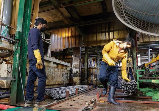 외국인 근로자 3명 중 1명, ‘월 300만 원’ 넘게 받는다 – 6.9% of foreign workers in 2025 made over KRW 3M per month 외국인 근로자 3명 중 1명, '월 300만 원' 넘게 받는다 - 6.9% of foreign workers in 2025 made over KRW 3M per month