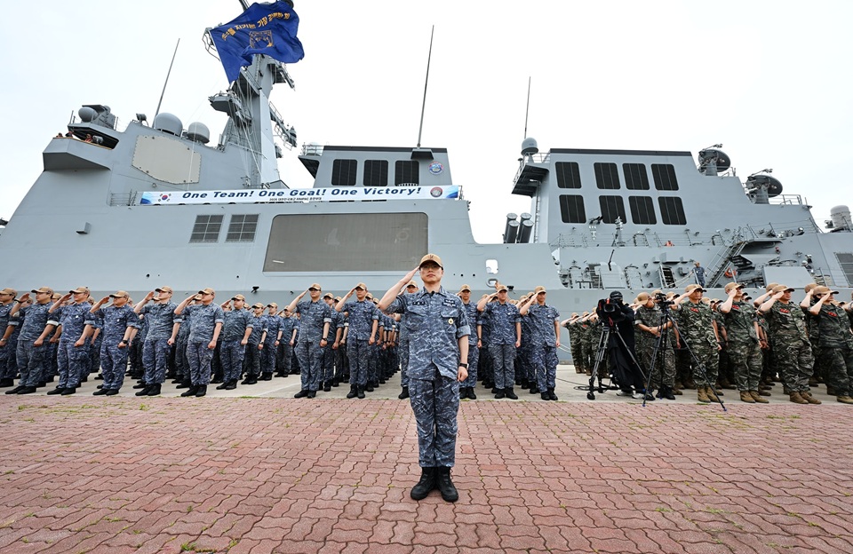 ▲ 2026 환태평양훈련(RIMPAC)에 참가하는 해군 이지스구축함 정조대왕함이 1일 제주기지를 출항했다. Korea's Aegis destroyer Jeongjo the Great on June 1 left Jeju Island to participate in this year's Rim of the Pacific exercise. (ROK Navy - 대한민국 해군)