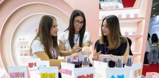 외국인 관광객 카드 소비 2조 원 돌파…한국 쇼핑·럭셔리 소비 급증 – Foreign Tourist Card Spending Surpasses KRW 2 Trillion as Shopping and Luxury Sales Soar in Korea 외국인 관광객 카드 소비 2조 원 돌파…한국 쇼핑·럭셔리 소비 급증 - Foreign Tourist Card Spending Surpasses KRW 2 Trillion as Shopping and Luxury Sales Soar in Korea