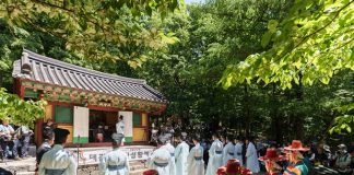 ‘천년의 신명’ 강릉단오제 개막···치유·즐길거리 가득 – Gangneung Danoje Festival celebrates 1,000 years of tradition '천년의 신명' 강릉단오제 개막···치유·즐길거리 가득 - Gangneung Danoje Festival celebrates 1,000 years of tradition