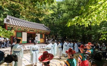 ‘천년의 신명’ 강릉단오제 개막···치유·즐길거리 가득 – Gangneung Danoje Festival celebrates 1,000 years of tradition '천년의 신명' 강릉단오제 개막···치유·즐길거리 가득 - Gangneung Danoje Festival celebrates 1,000 years of tradition