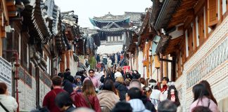상반기 방한객 1000만 명 돌파… 외국인 관광객 카드 소비 8조 원 육박 – South Korea Welcomes 10 Million Foreign Tourists in H1, Card Spending Nears KRW 8 Trillion 상반기 방한객 1000만 명 돌파… 외국인 관광객 카드 소비 8조 원 육박 - South Korea Welcomes 10 Million Foreign Tourists in H1, Card Spending Nears KRW 8 Trillion