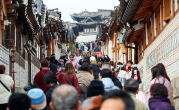 상반기 방한객 1000만 명 돌파… 외국인 관광객 카드 소비 8조 원 육박 – South Korea Welcomes 10 Million Foreign Tourists in H1, Card Spending Nears KRW 8 Trillion 상반기 방한객 1000만 명 돌파… 외국인 관광객 카드 소비 8조 원 육박 - South Korea Welcomes 10 Million Foreign Tourists in H1, Card Spending Nears KRW 8 Trillion