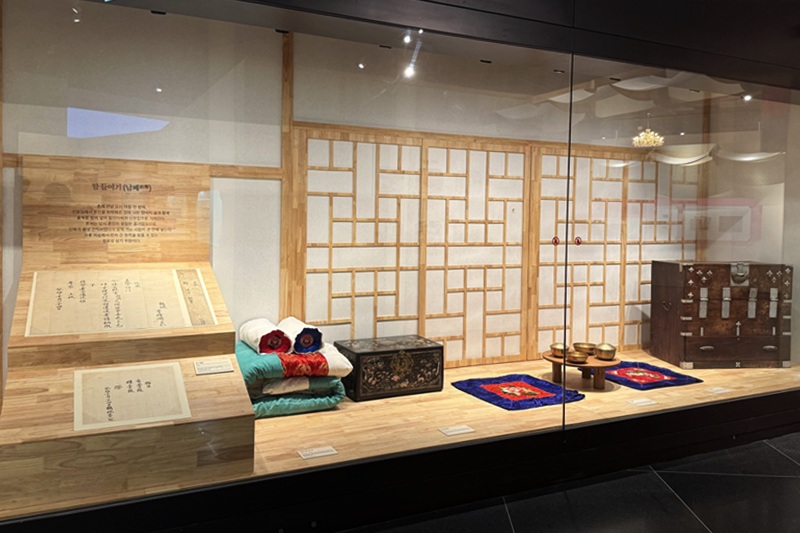 ▲ 전시 '울산 결혼백서'에 재현된 '신혼방'. Replica of traditional sinhonbang (newlywed room).