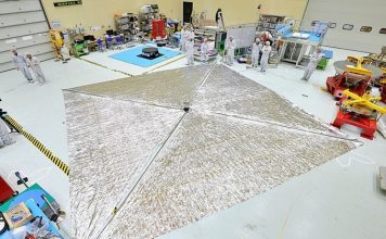 한국 연구진, 우주쓰레기 태워 없애는 궤도이탈장치 개발 성공 – New Korean De-Orbit Device Uses Drag Sail to Burn Up Dangerous Space Junk 한국 연구진, 우주쓰레기 태워 없애는 궤도이탈장치 개발 성공 - New Korean De-Orbit Device Uses Drag Sail to Burn Up Dangerous Space Junk