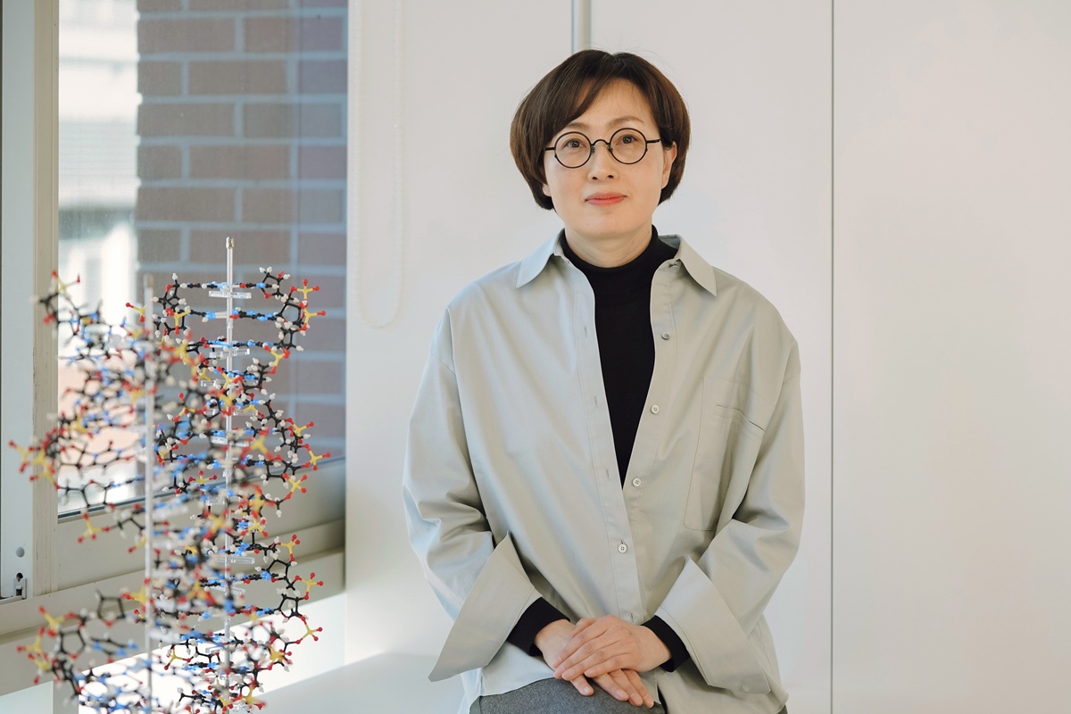 ▲ 기초과학연구원(IBS) 김빛내리 RNA 연구단장.Kim V. Narry, distinguished professor at Seoul National University and director of the Seoul-based Center for RNA Research at the Institute for Basic Science (IBS), is the first Asian to win the prestigious HFSP Nakasone Award. (IBS)