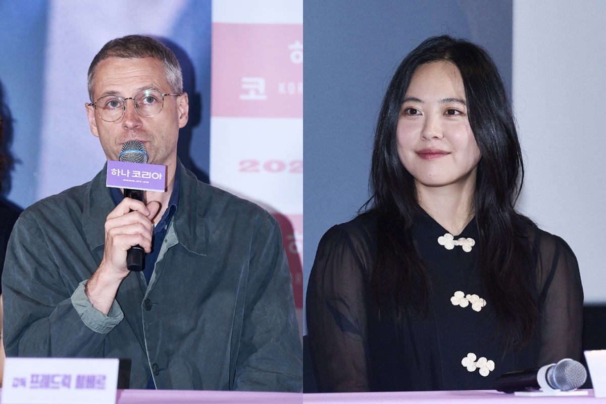 ▲ 영화 '하나 코리아' 언론시사회 및 기자간담회가 지난달 26일 서울 용산구 CGV용산아이파크몰에서 열린 가운데 메가폰을 잡은 덴마크 출신 프레드릭 쇨베르 감독(왼쪽)과 공동 각본에 참여한 최성재 작가가 기자들의 질문에 답하고 있다. "Hana Korea" director Frederik Solberg (left), with co-scriptwriter Choi Sung-jae (Sharon Choi) next to him, on June 26 responds to questions at a media screening and news conference for the film at CGV Yongsan I'Park Mall in Seoul's Yongsan-gu District. (Triple Pictures - 트리플픽쳐스)