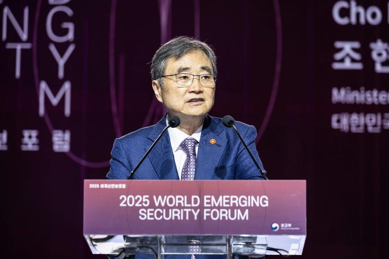 ▲ 외교부가 주최하는 2026 세계신안보포럼이 '신흥기술의 위험과 기회'를 주제로 9일 서울 용산구의 그랜드 하얏트 서울에서 개최된다. 사진은 지난해 9월 서울에서 열린 2025세계신안보포럼에서 연설하는 조현 외교부장관. Hosted by the Ministry of Foreign Affairs, this year's World Emerging Security Forum on Sept. 9 will open at the Grand Hyatt Seoul in the capital's Yongsan-gu District under the theme "Emerging Technology: Risks and Opportunities." Shown is Minister of Foreign Affairs Cho Hyun giving a speech at last year's forum in Seoul in September. (Ministry of Foreign Affairs - 외교부)